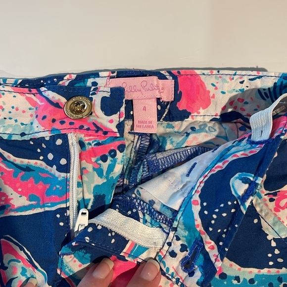 Lilly Pulitzer Mini Callahan Shorts for Girls Size 4 in Indigo Starfish Glow - Picture 4 of 8